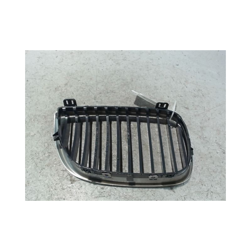 GRILLE CALANDRE GAUCHE B.M.W. SERIE 1