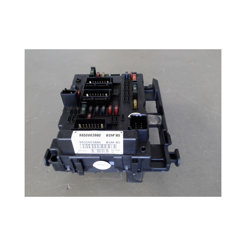 BOITE A FUSIBLES PEUGEOT 406