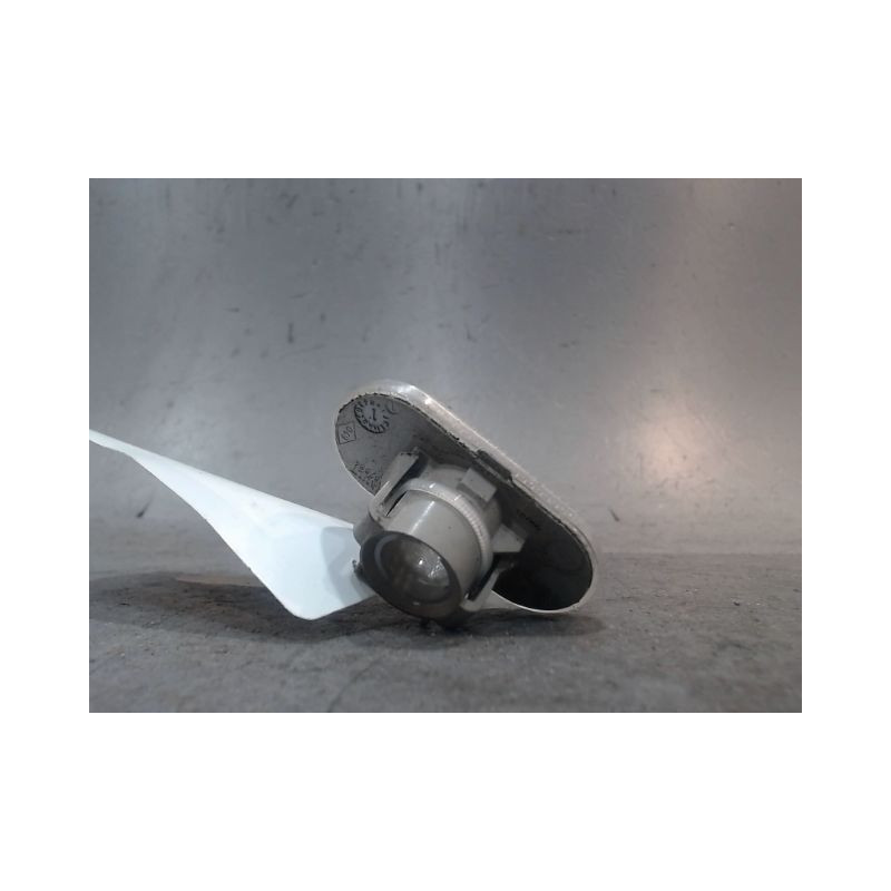REPETITEUR AILE DROIT RENAULT TWINGO