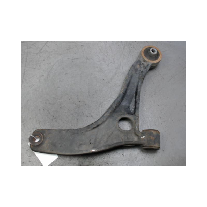 TRIANGLE INFERIEUR AVANT DROIT RENAULT MASTER