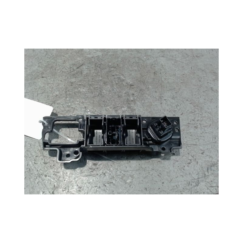 BOUTON DE WARNING NISSAN NV200