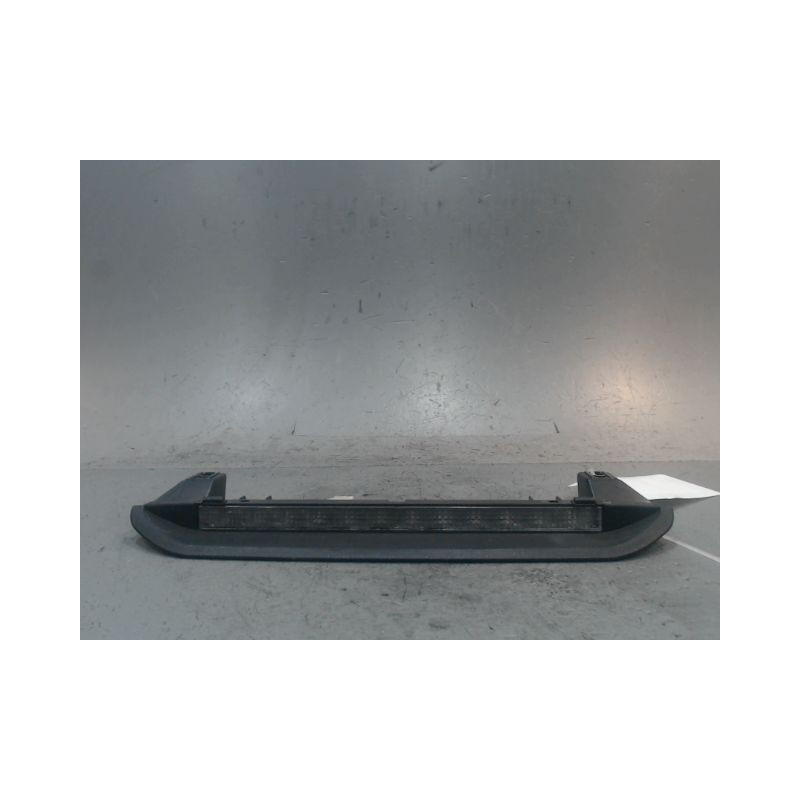 FEUX STOP SUPPLEMENTAIRE NISSAN ALMERA