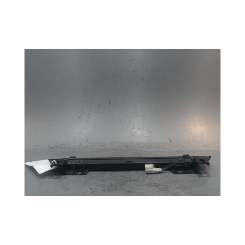 FEUX STOP SUPPLEMENTAIRE NISSAN ALMERA