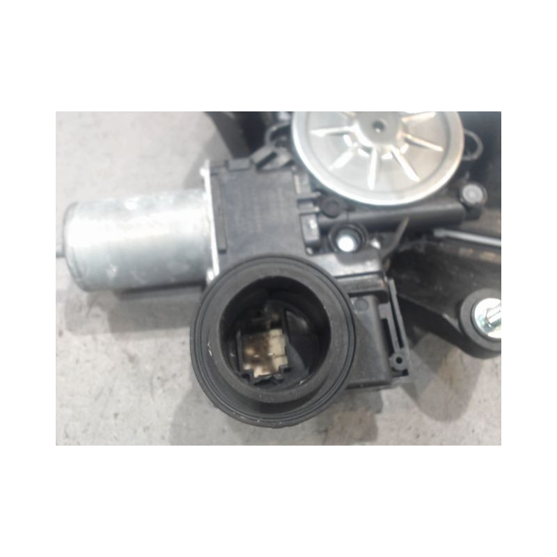 MECANISME+MOTEUR LEVE-GLACE AVANT DROIT TOYOTA YARIS CRO