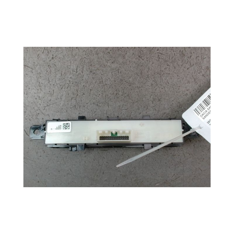 BOUTON DE WARNING DACIA SANDERO 2008-