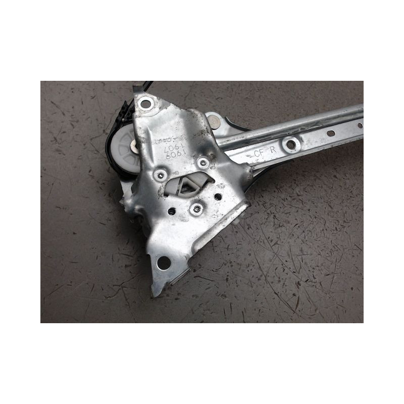 MECANISME LEVE-GLACE AVANT DROIT TOYOTA RAV4