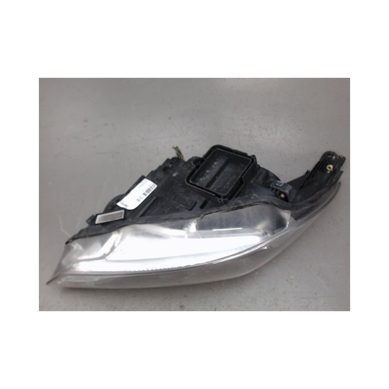 PHARE DROIT FORD FOCUS