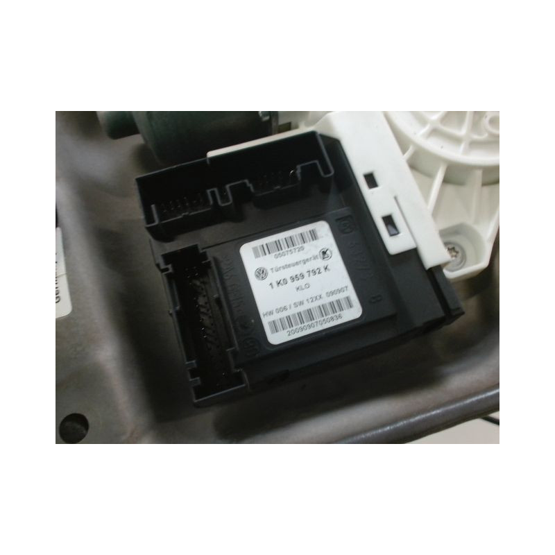 MECANISME+MOTEUR LEVE-GLACE AVANT DROIT VOLKSWAGEN GOLF V (1K) 2003-2008