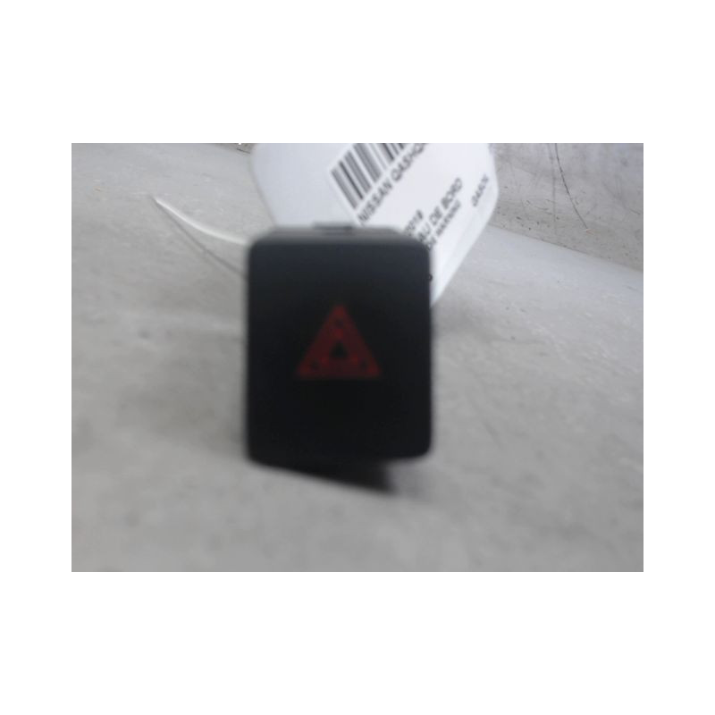 BOUTON DE WARNING NISSAN QASHQAI