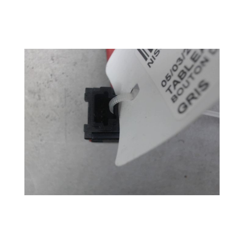 BOUTON DE WARNING NISSAN QASHQAI