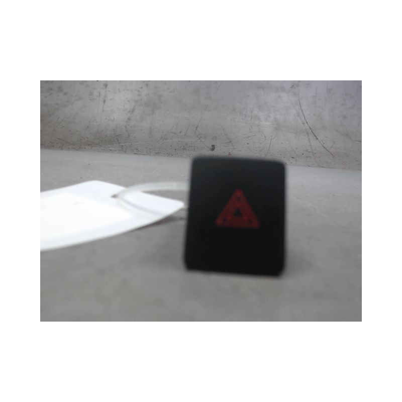 BOUTON DE WARNING NISSAN QASHQAI