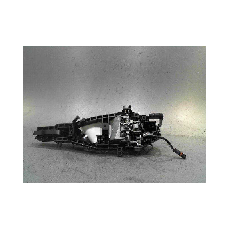 POIGNEE EXTERIEURE PORTE AVANT DROIT BMW M140L