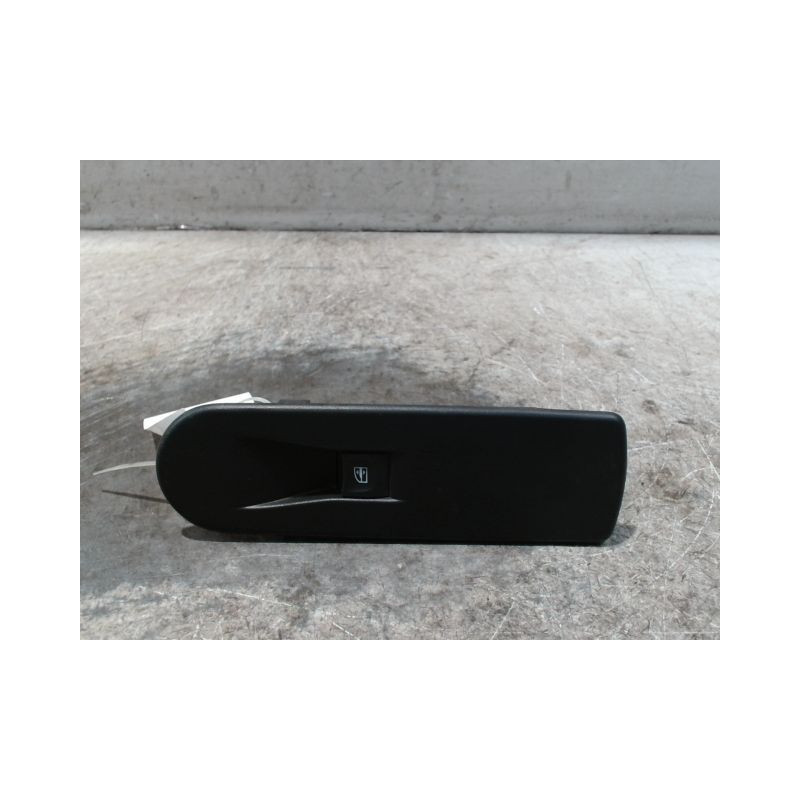 COMMANDE LEVE-GLACE PORTE AVD RENAULT CLIO IV