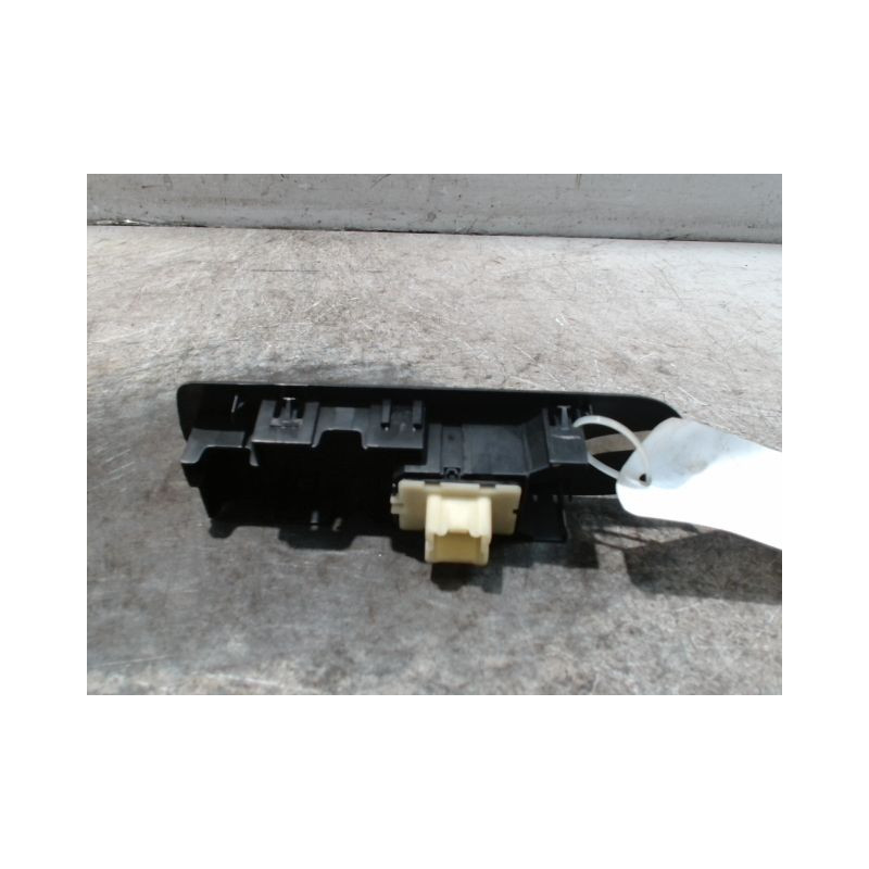COMMANDE LEVE-GLACE PORTE AVD RENAULT CLIO IV