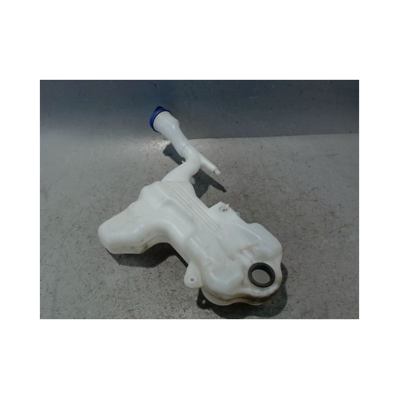 RESERVOIR LAVE-GLACE AVANT FORD FIESTA 2010-