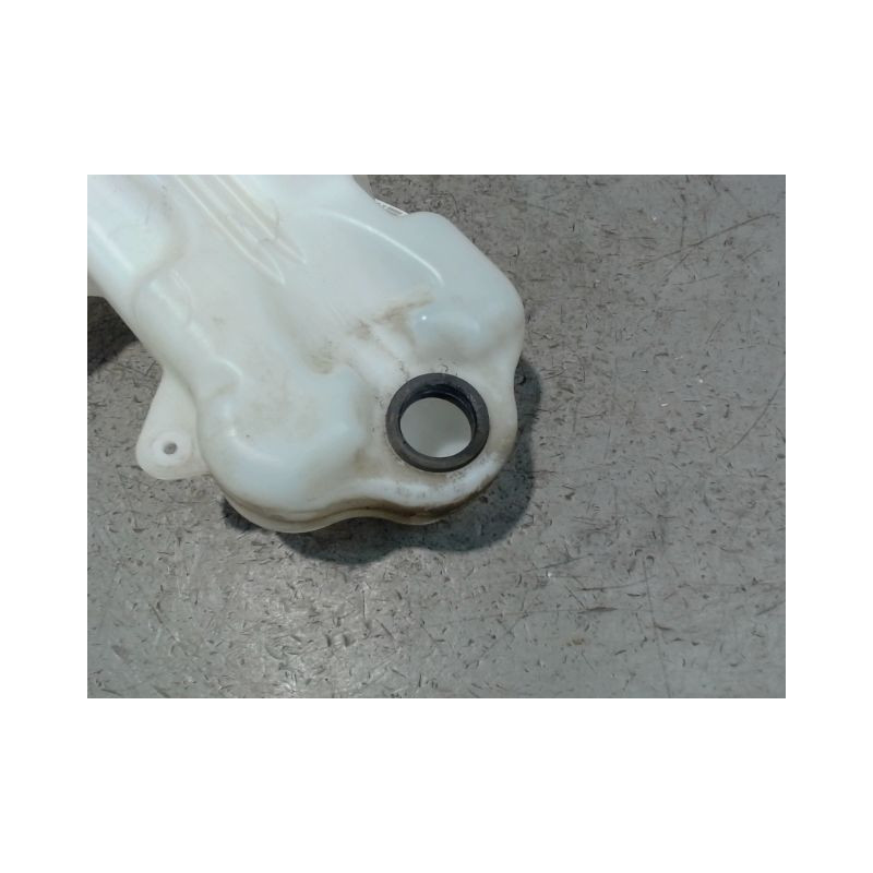 RESERVOIR LAVE-GLACE AVANT FORD FIESTA 2010-