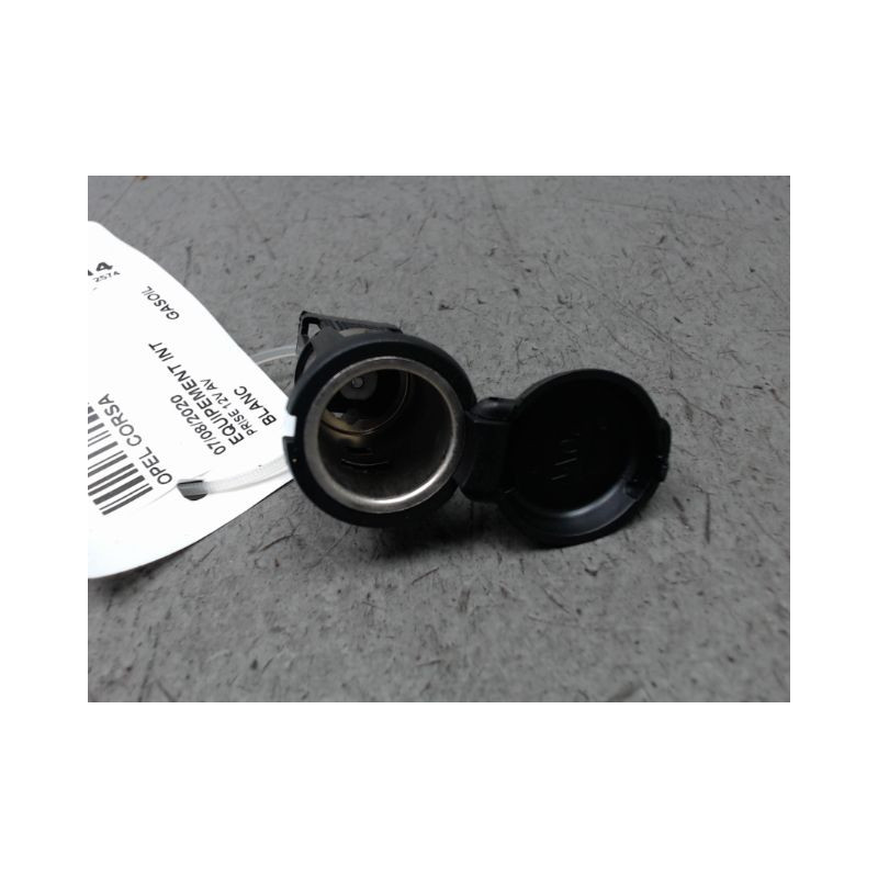 PRISE 12V AV OPEL CORSA