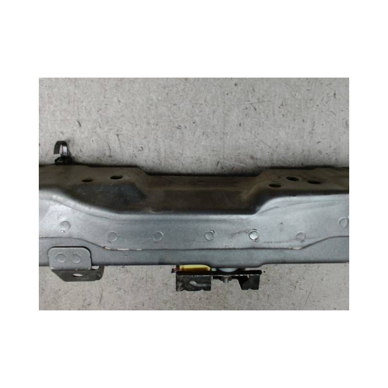 TRAVERSE SUPERIEURE ARMATURE AVANT NISSAN QASHQAI