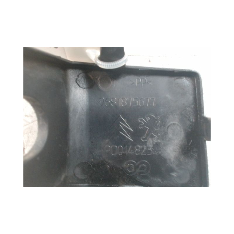 OBTURATEUR COUVRE CROCHET DE BOUCLIER AV CITROEN BERLINGO II BREAK 2008-