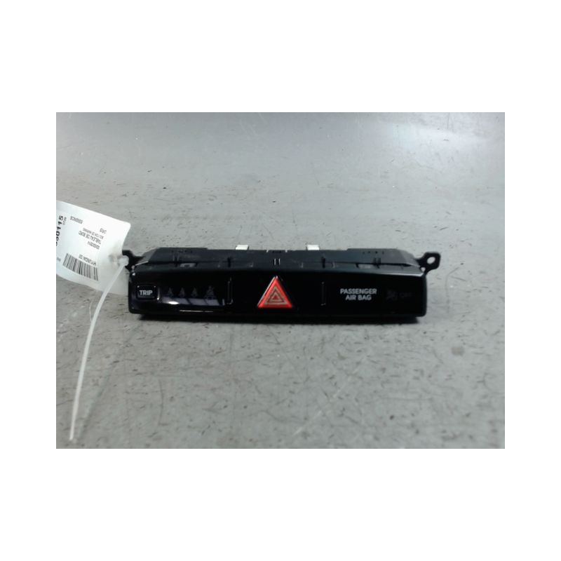 BOUTON DE WARNING HYUNDAI I20