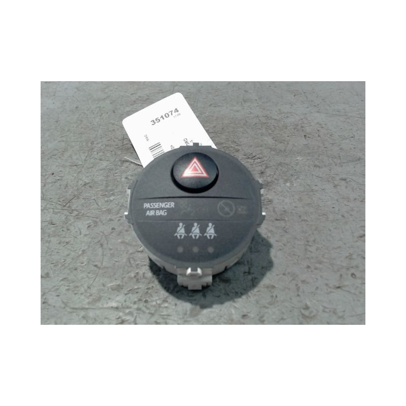 BOUTON DE WARNING TOYOTA YARIS II 2010-