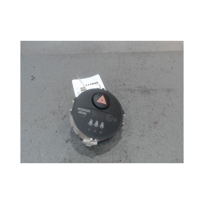 BOUTON DE WARNING TOYOTA YARIS