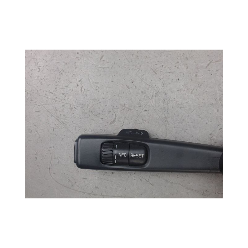 COMMANDE CLIGNOTANT VOLVO V50