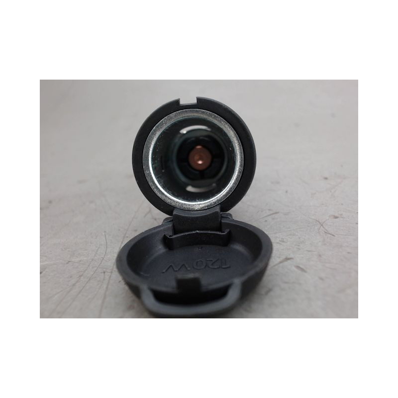 PRISE 12V AV PEUGEOT 208