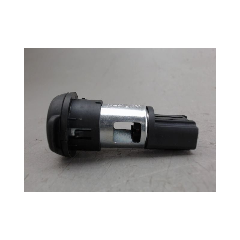PRISE 12V AV PEUGEOT 208