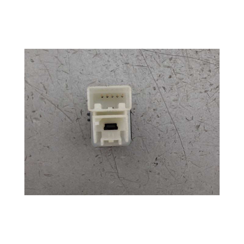 PORT USB/AUX CHEVROLET SPARK