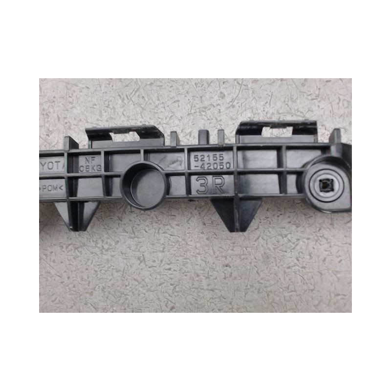 SUPPORT PARE-CHOC ARD TOYOTA RAV4