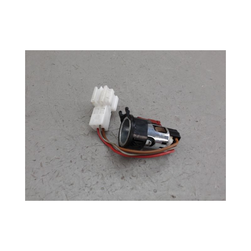 PRISE 12V AV MERCEDES CLASSE C