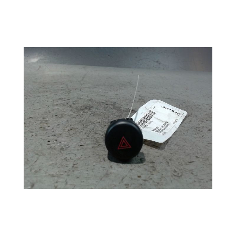 BOUTON DE WARNING NISSAN JUKE