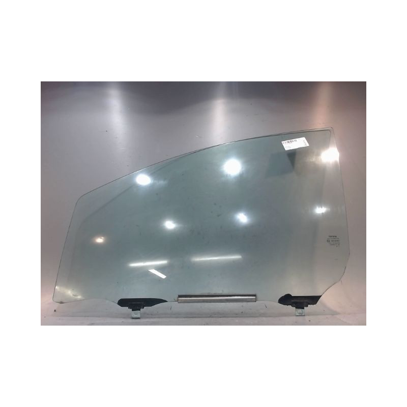GLACE PORTE AVG TOYOTA YARIS