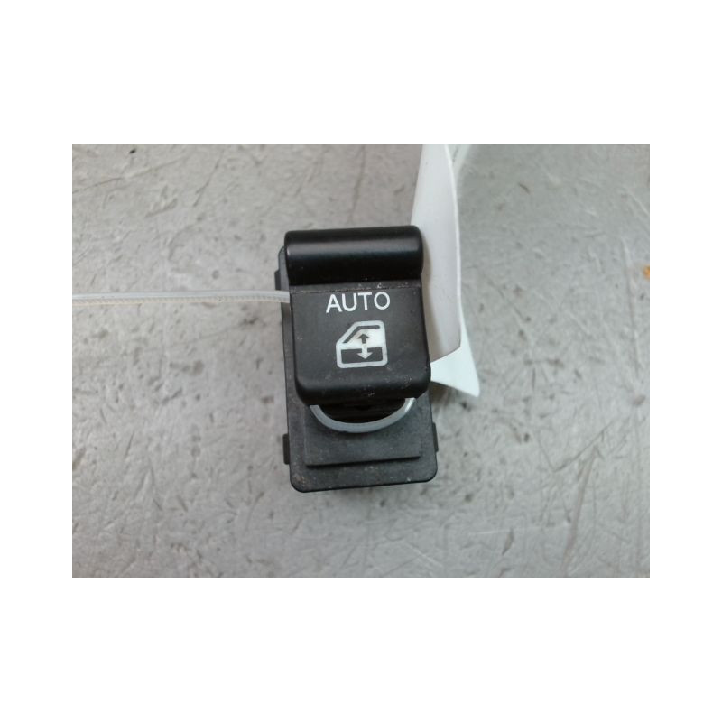 COMMANDE LEVE-GLACE PORTE AVD FIAT 500X