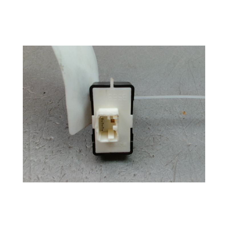 COMMANDE LEVE-GLACE PORTE AVD FIAT 500X