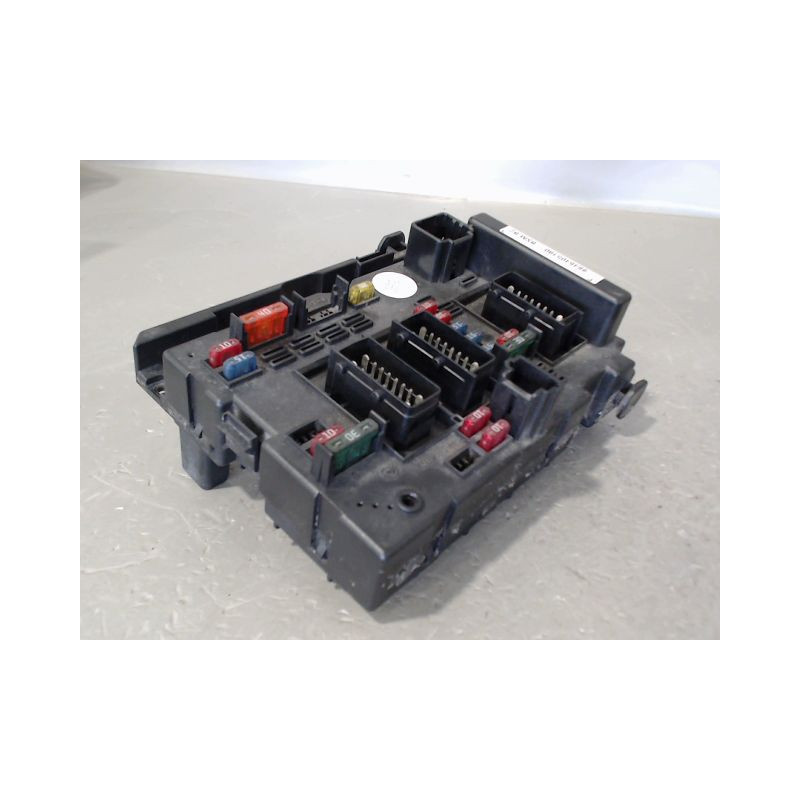 BOITE A FUSIBLES PEUGEOT 307
