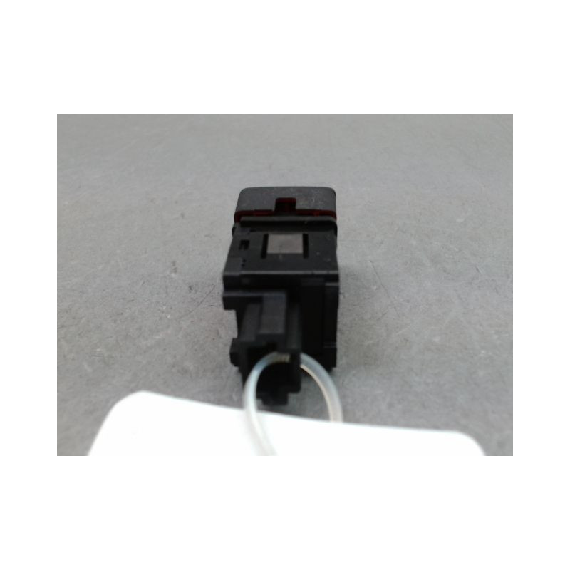 BOUTON DE WARNING NISSAN MICRA 2009-
