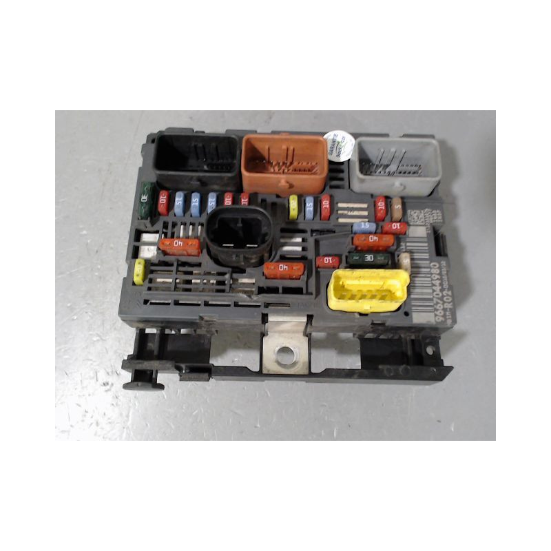 BOITE A FUSIBLES PEUGEOT 5008