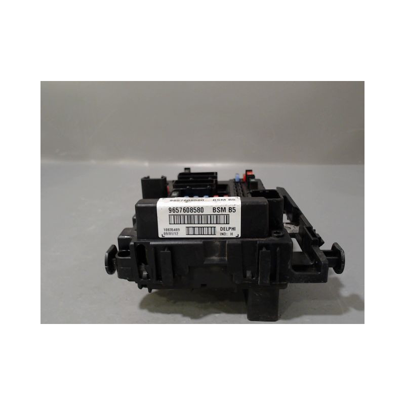 BOITE A FUSIBLES PEUGEOT 807