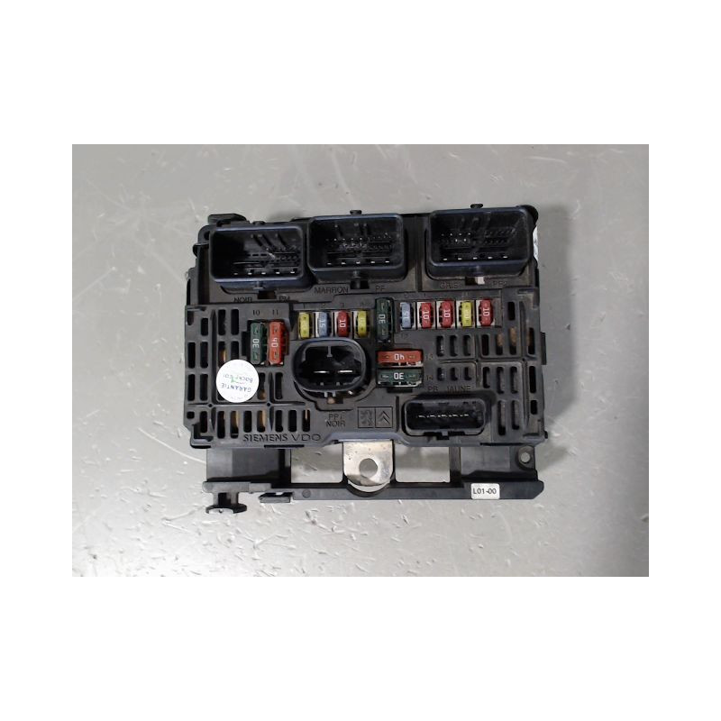 BOITE A FUSIBLES PEUGEOT 407