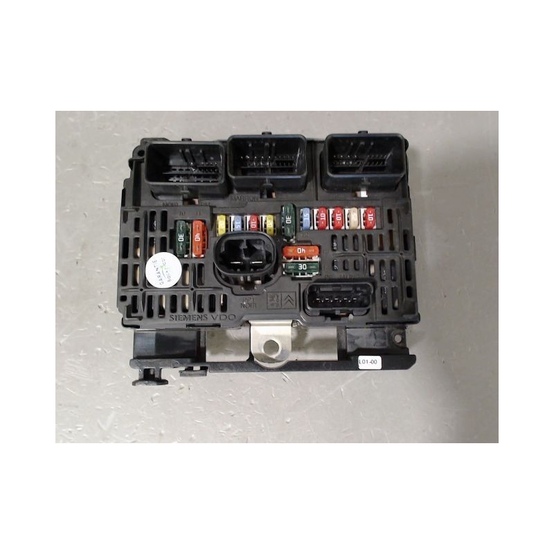 BOITE A FUSIBLES PEUGEOT 407
