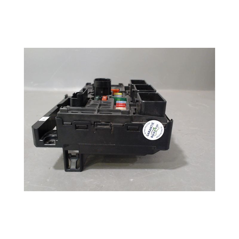 BOITE A FUSIBLES PEUGEOT 407