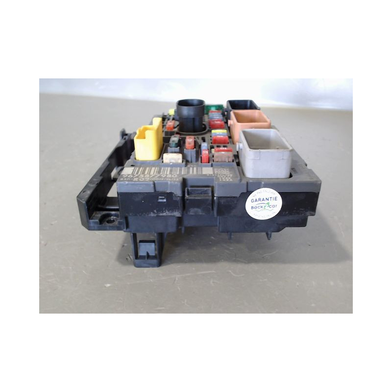 BOITE A FUSIBLES PEUGEOT 5008