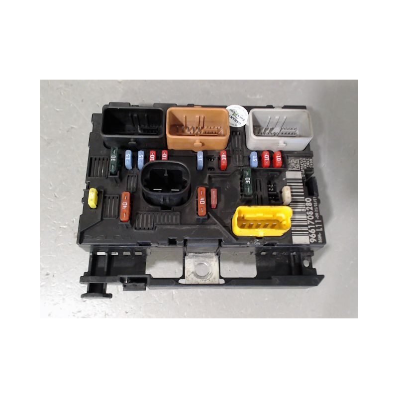 BOITE A FUSIBLES PEUGEOT 207 3P