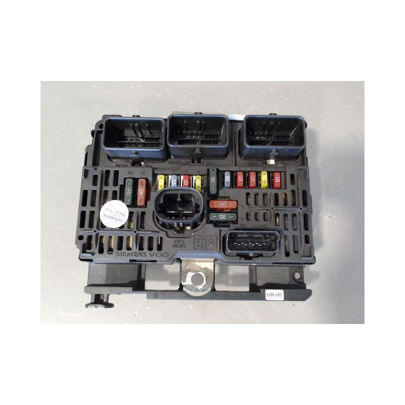 BOITE A FUSIBLES PEUGEOT 407