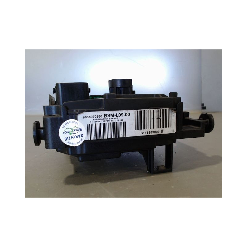 BOITE A FUSIBLES PEUGEOT 407