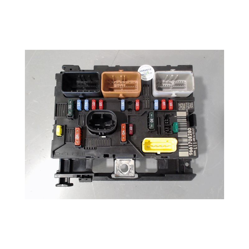 BOITE A FUSIBLES PEUGEOT 207 5P