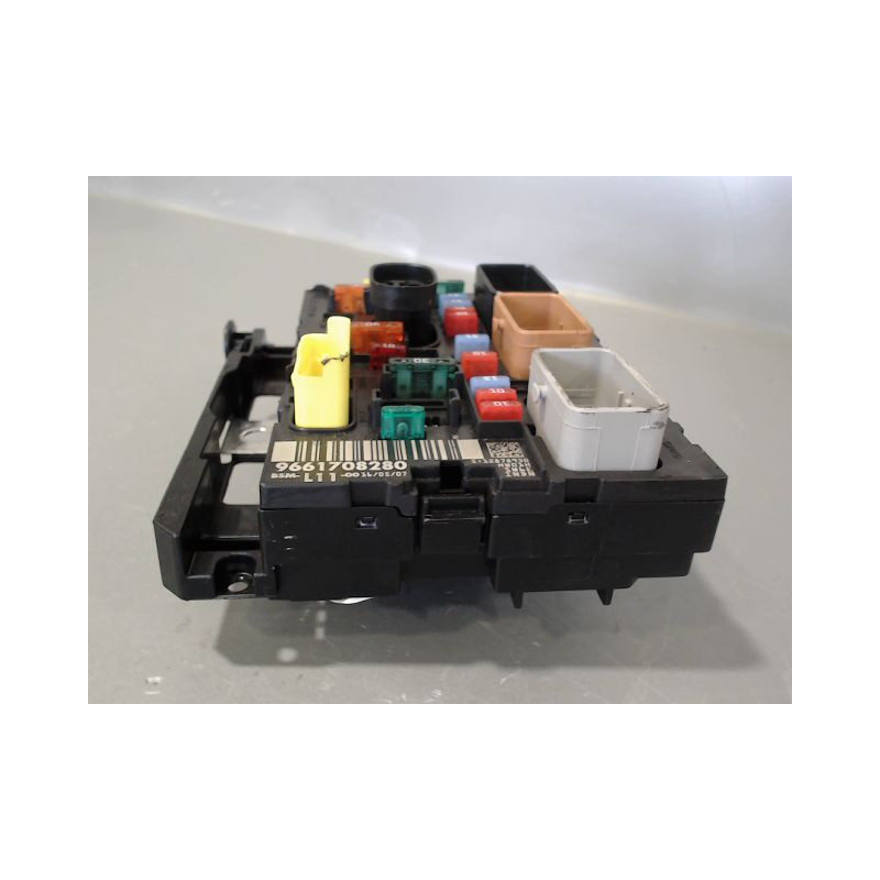BOITE A FUSIBLES PEUGEOT 207 5P