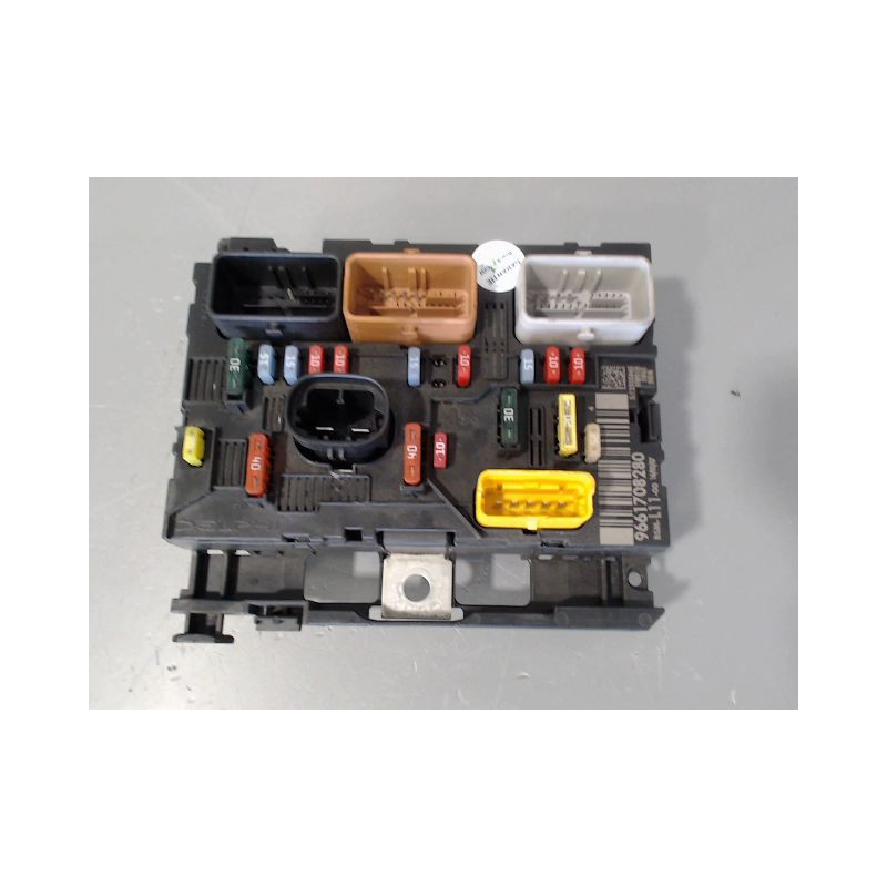 BOITE A FUSIBLES PEUGEOT 307 SW 2005-
